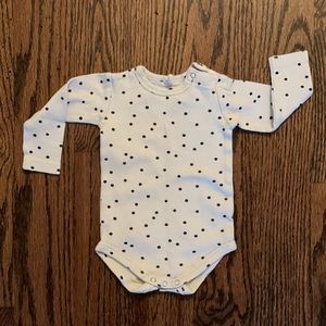 EUC Quincy Mae 0-3 polka dot onesie